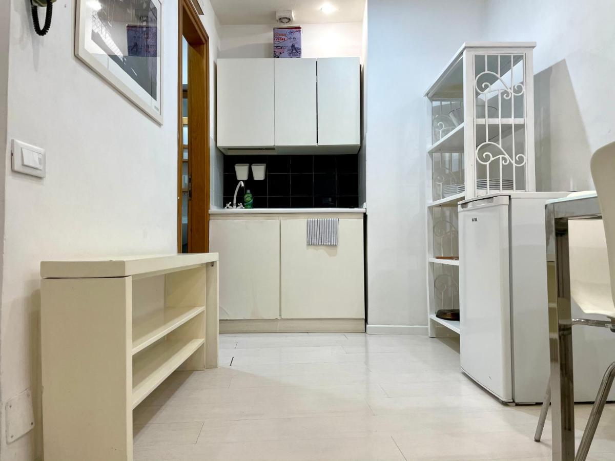 Colosseo 13 Boutique Apartment Rome Bagian luar foto